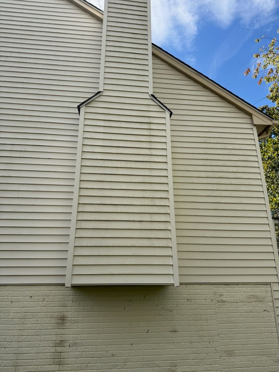Reviving Siding with a Soft Wash in Kings Park West image