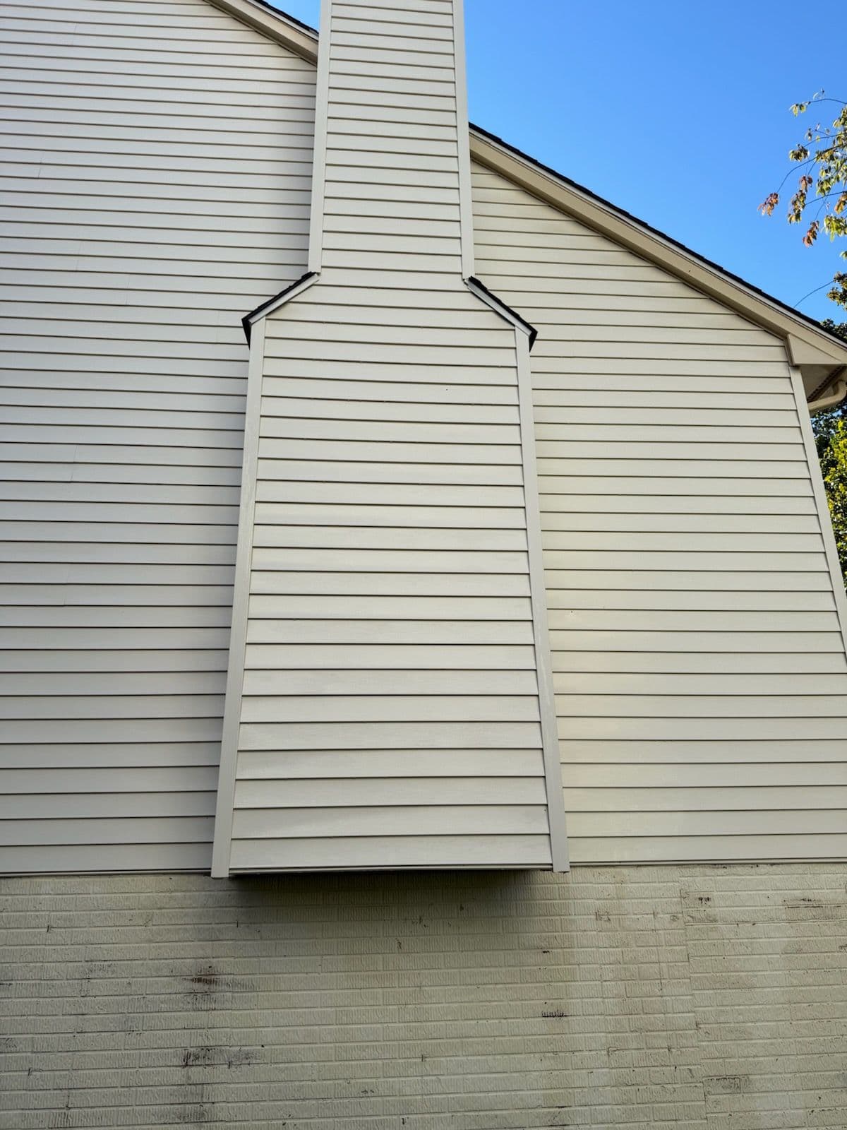 Gallery photos for Reviving Siding with a Soft Wash in Kings Park West: Image #1