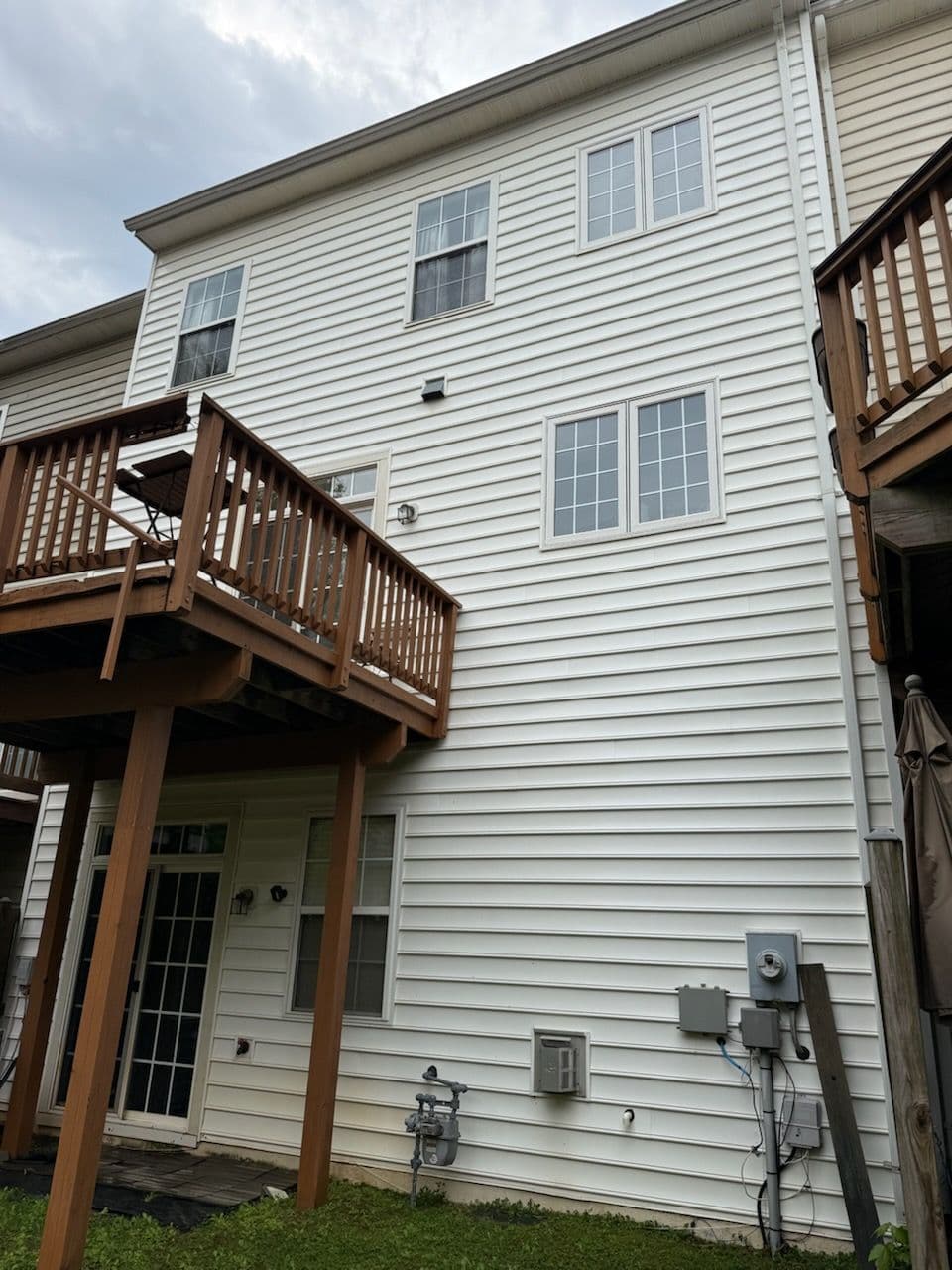Gallery photos for Townhome Vinyl Siding Cleaning: Image #1