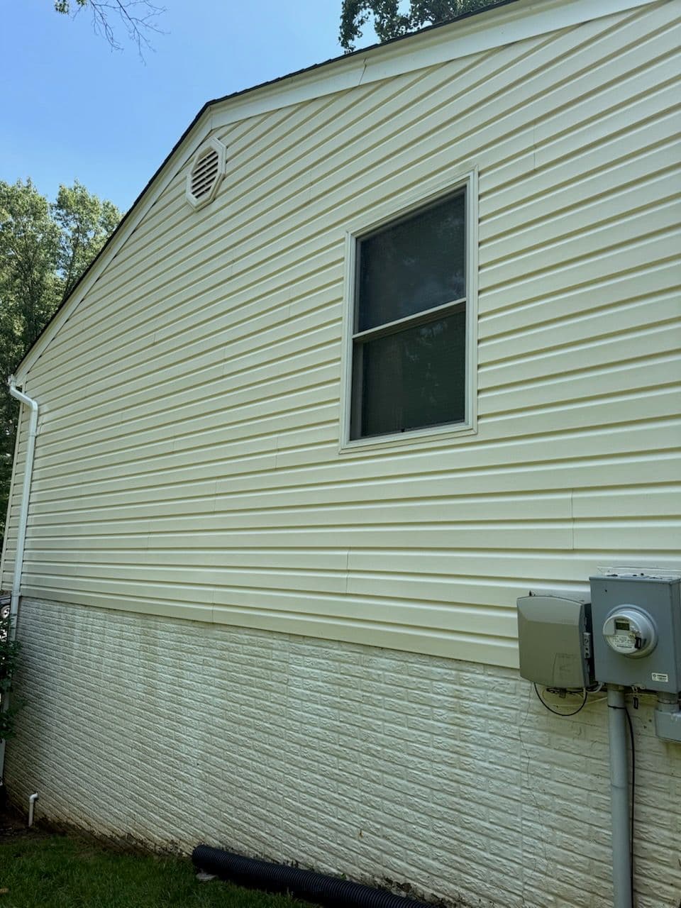 Gallery photos for Expert Soft Wash Dazzles with Home Transformation: Image #1